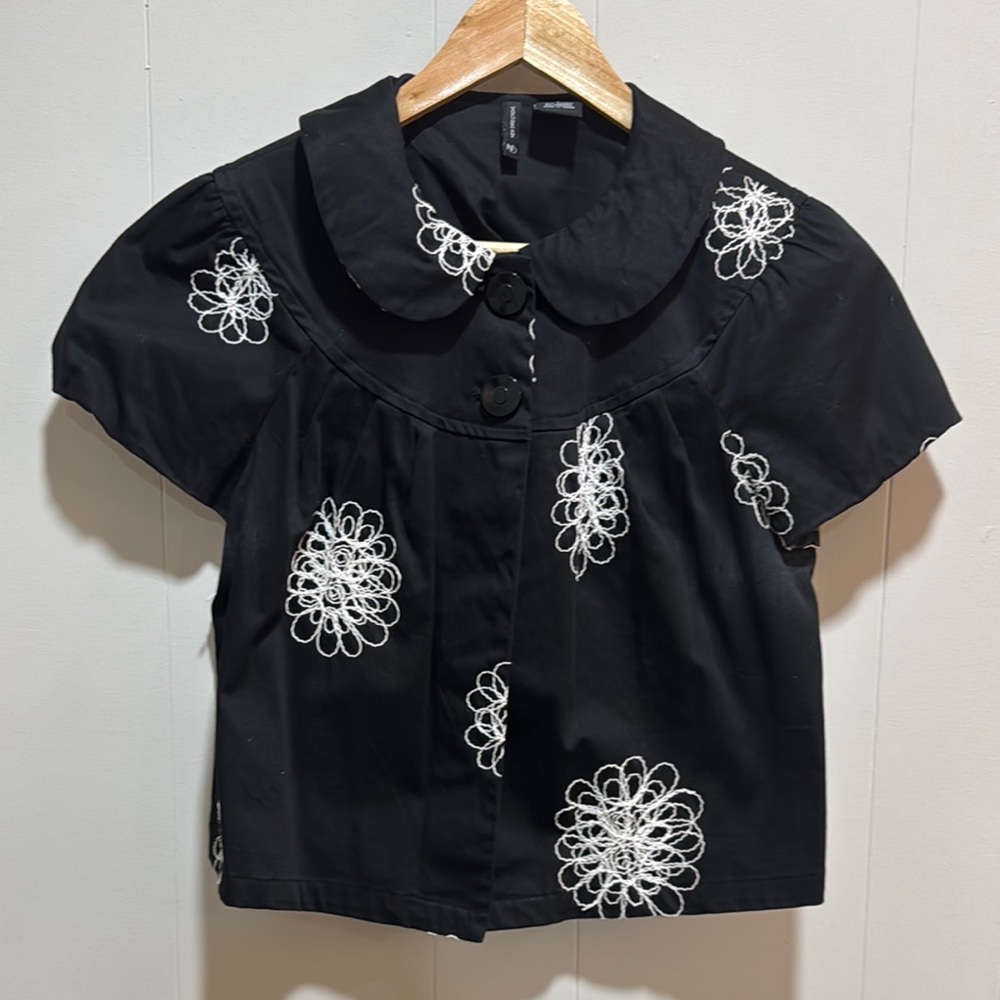 New Directions Black Short Sleeve Boxy Blouse